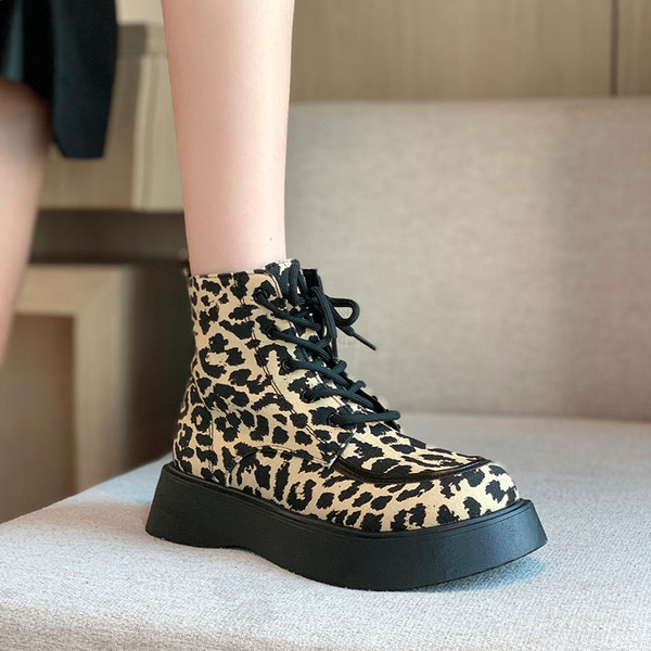 Új modell női alkalmi csizmák fűzős - két színben