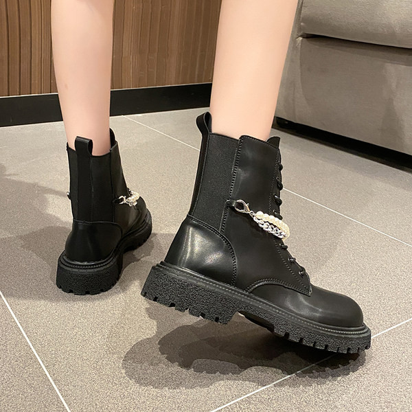 Naiste vabaajasaapad pärlketiga - musta värvi