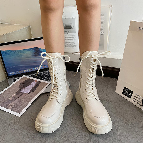 Ženske lakirane čizme s vezicama i patentnim zatvaračem