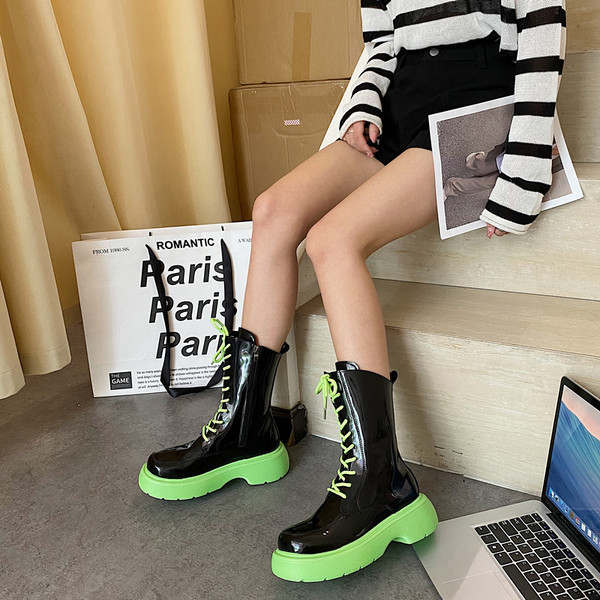 Ženske lakirane čizme s vezicama i patentnim zatvaračem