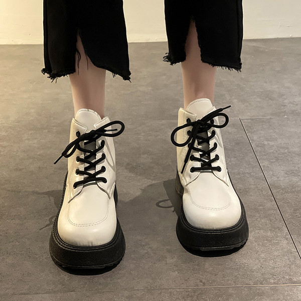 Naiste vabaaja saapad kunstnahast paeltega - kahte värvi