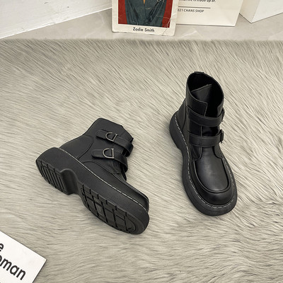 Vabaaja naiste saapad pannalde ja kareda tallaga