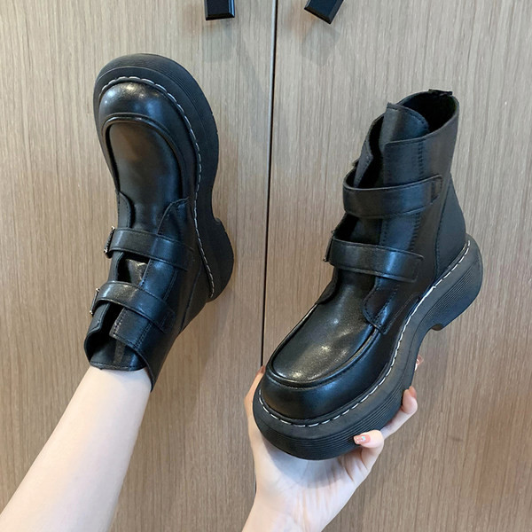 Vabaaja naiste saapad pannalde ja kareda tallaga