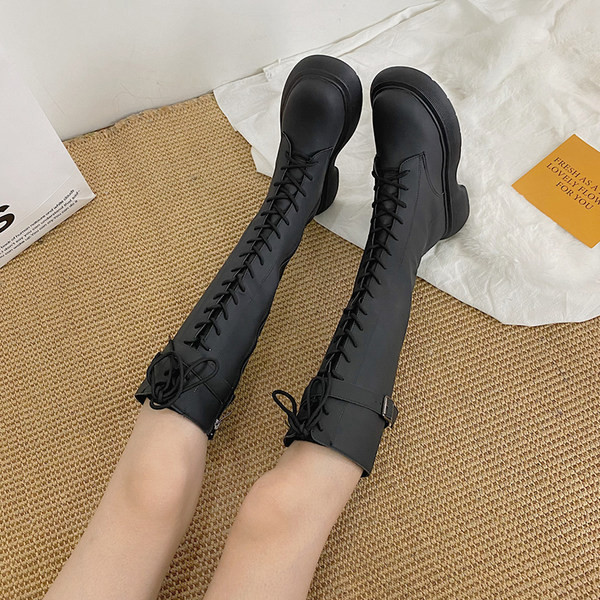 Moteriški batai su raišteliais žalios ir juodos spalvos