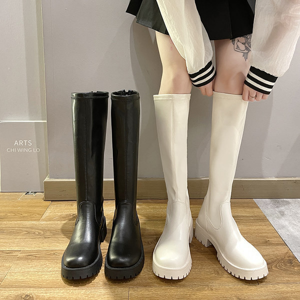 Alkalmi női csizma - tiszta modell