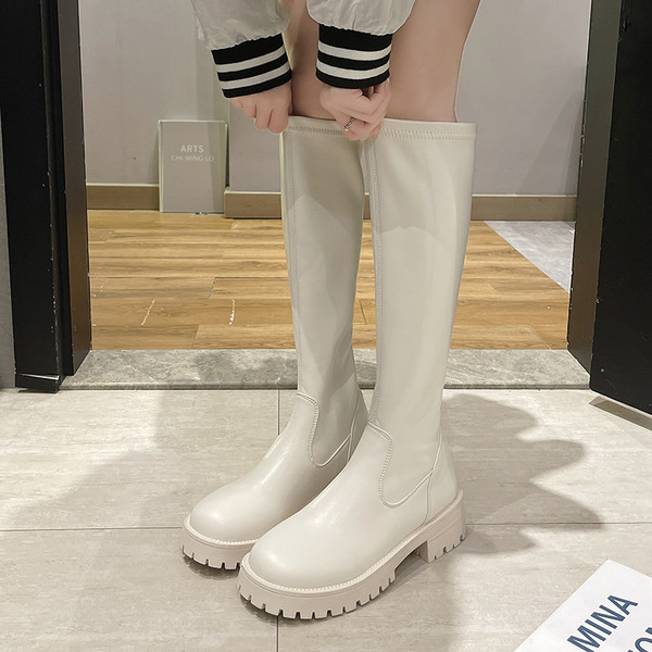 Alkalmi női csizma - tiszta modell