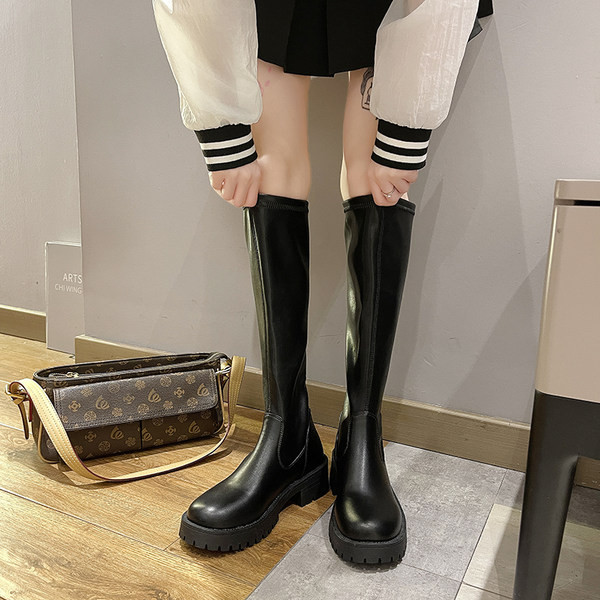 Alkalmi női csizma - tiszta modell