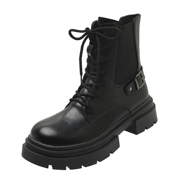 Naiste musta ja valge paeltega saapad