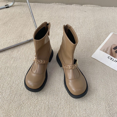 Praegused pandlaga naiste saapad