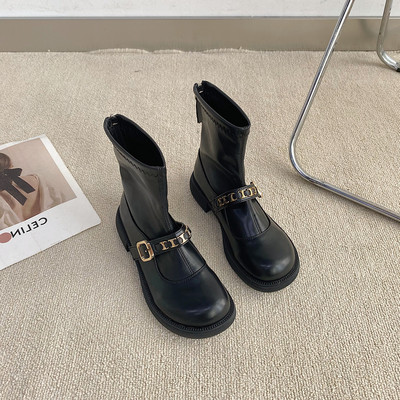 Praegused pandlaga naiste saapad