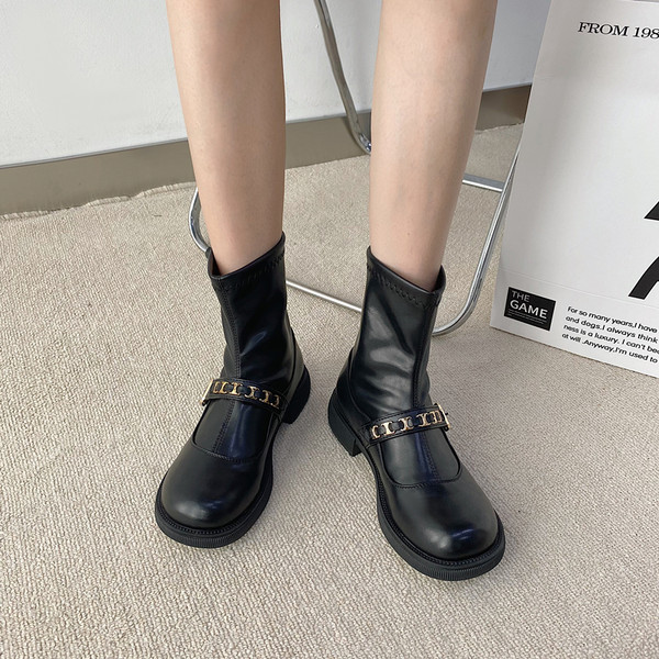 Praegused pandlaga naiste saapad