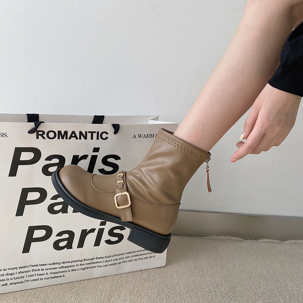 Praegused pandlaga naiste saapad