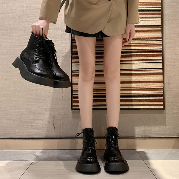 Uus mudel musta värvi paeltega naiste nahksaapad