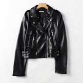 Modern női kabát cipzárral és csattal