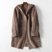 Hosszú pehelykabát kapucnival