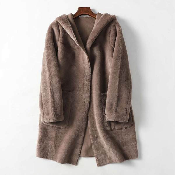 Hosszú pehelykabát kapucnival