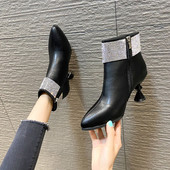 Modern női csizma ökobőrből kövekkel