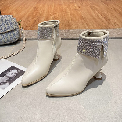 Modern női csizma ökobőrből kövekkel