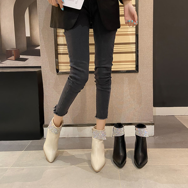 Modern női csizma ökobőrből kövekkel