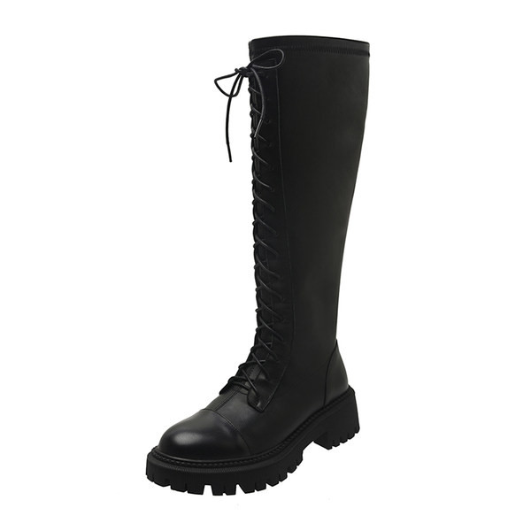 Juodos ir rudos spalvos moteriški odiniai batai lygiais padais ir raišteliais