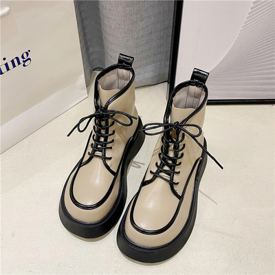 Aktuelne ženske kožne čizme sa vezicama