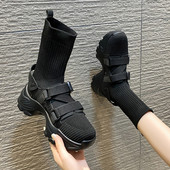 Modern női csizma textilből, durva talppal