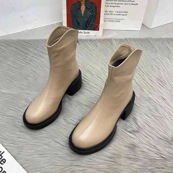 Kandilise kontsaga kunstnahast naiste saapad