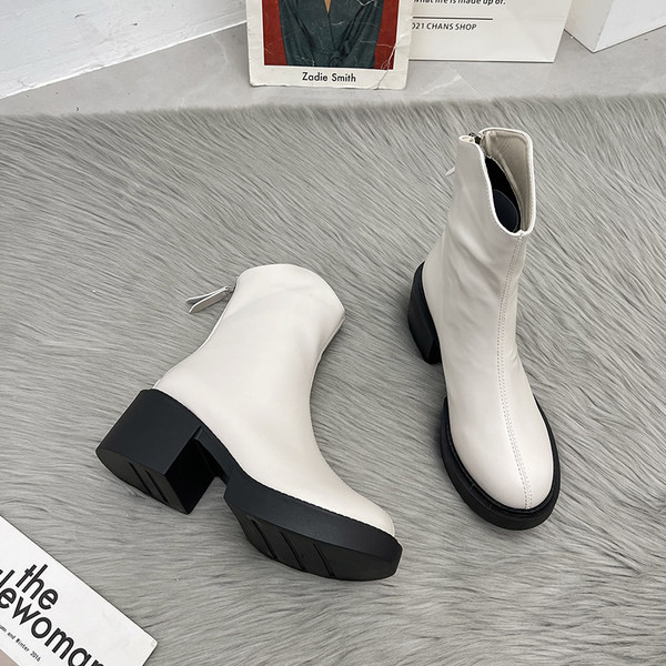 Kandilise kontsaga kunstnahast naiste saapad