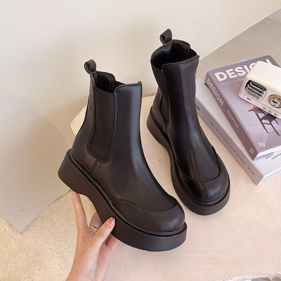 Ženske kožne čizme u bijeloj i crnoj boji sa ravnim đonom