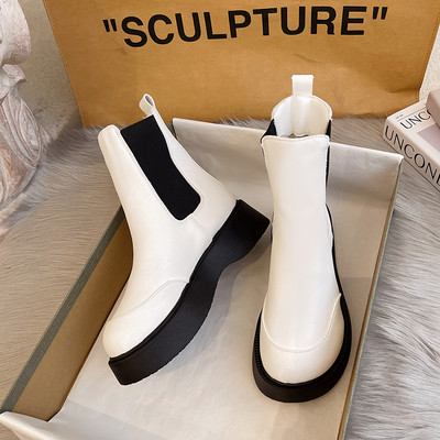 Ženske kožne čizme u bijeloj i crnoj boji sa ravnim đonom