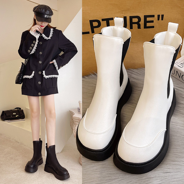 Ženske kožne čizme u bijeloj i crnoj boji sa ravnim đonom