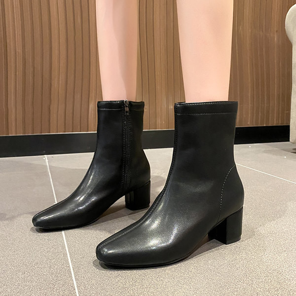 Elegantne čizme od eko kože s patentnim zatvaračem i petom od 5,5 cm