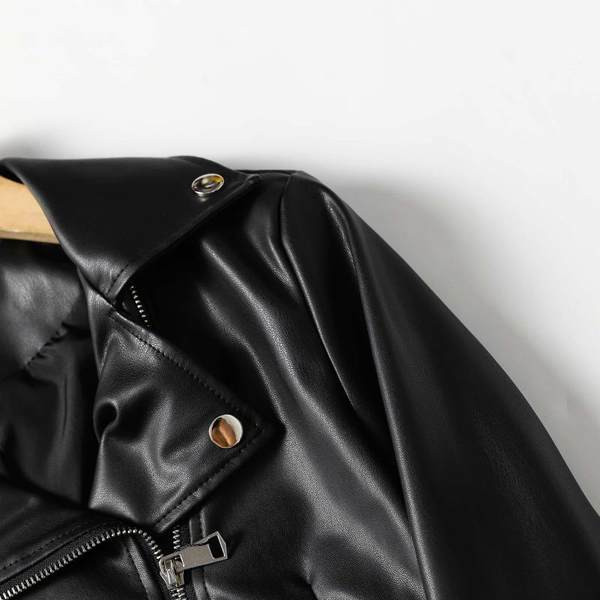 Moodne lukkude ja taskutega nahktagi