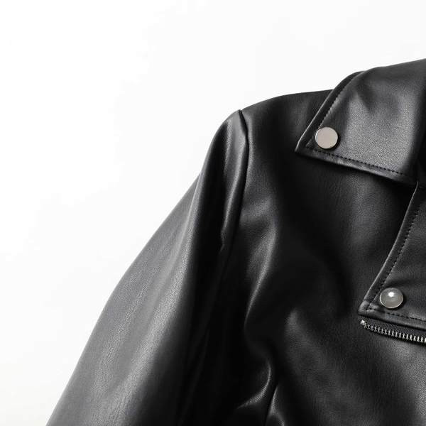 Moodne lukkude ja taskutega nahktagi