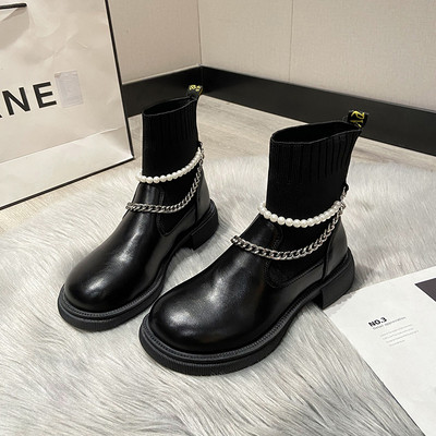 Moodsad ökonahast dekoratiivpärlite ja metallketiga saapad