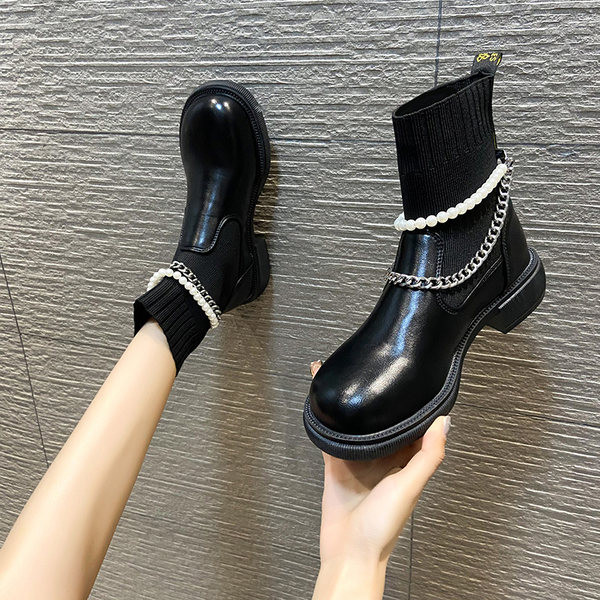 Moodsad ökonahast dekoratiivpärlite ja metallketiga saapad