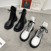 Női csizma új modellje műbőrből - fehér és fekete