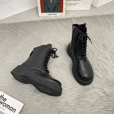 Női csizma új modellje műbőrből - fehér és fekete