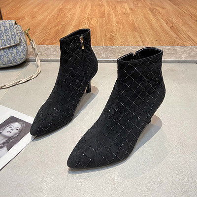 Modern női csizma öko velúrból, kő díszítéssel