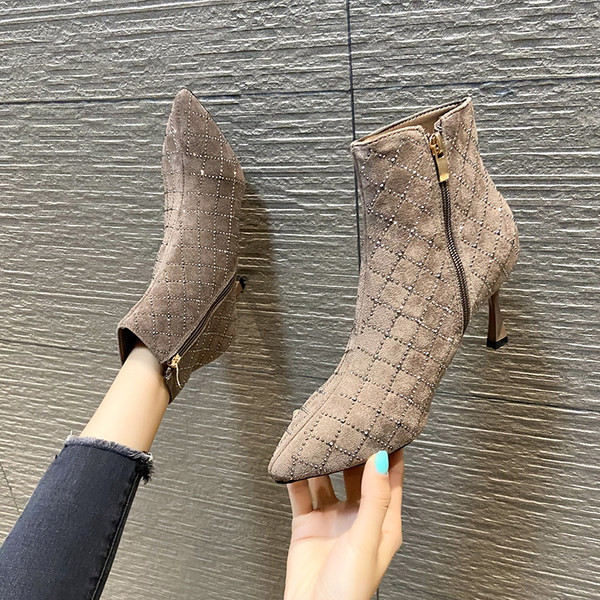 Modern női csizma öko velúrból, kő díszítéssel