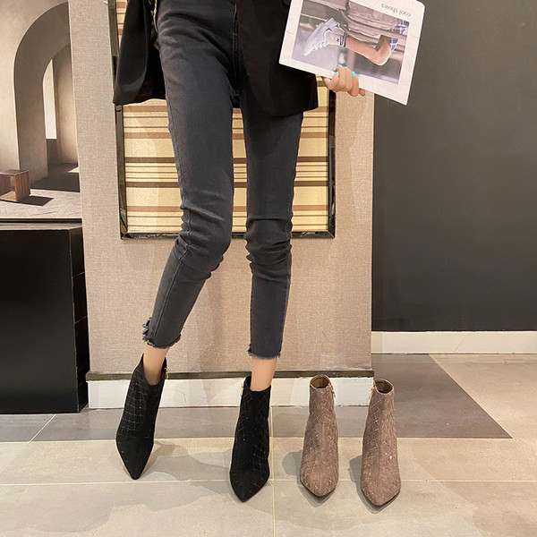 Modern női csizma öko velúrból, kő díszítéssel