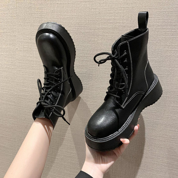 Naiste vabaaja saapad ökonahast paeltega - musta värvi