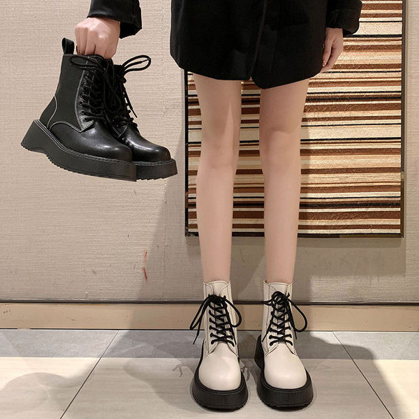 Naiste vabaaja saapad ökonahast paeltega - musta värvi