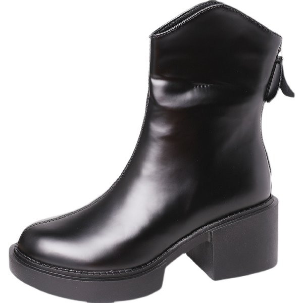 Műbőrből készült férfi alkalmi csizma, alacsony, négyzet alakú sarokkal