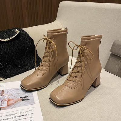 Naiste vabaaja saapad paeltega ja 6 cm kõrge kontsaga