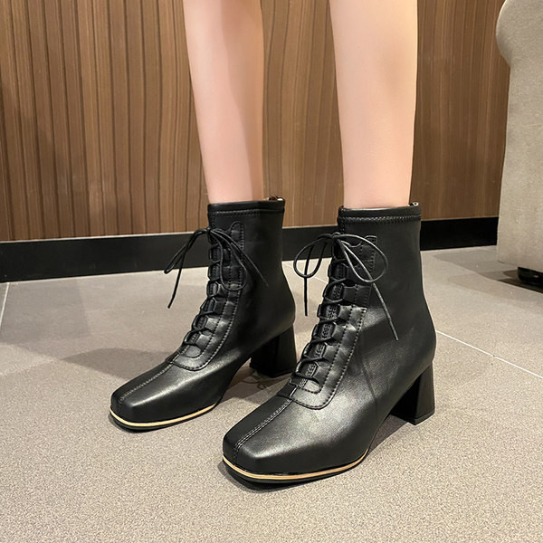 Naiste vabaaja saapad paeltega ja 6 cm kõrge kontsaga