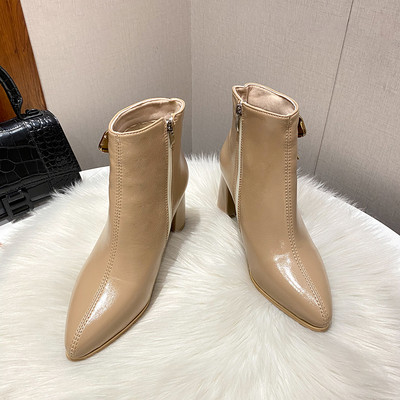 Stiilsed pandla ja lukuga naiste saapad