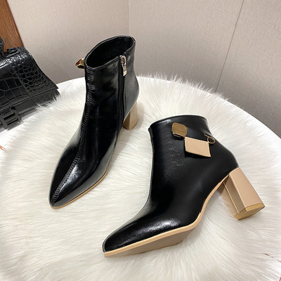 Stiilsed pandla ja lukuga naiste saapad