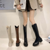 Női bőrcsizma cipzárral