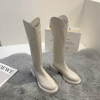 Női bőrcsizma cipzárral